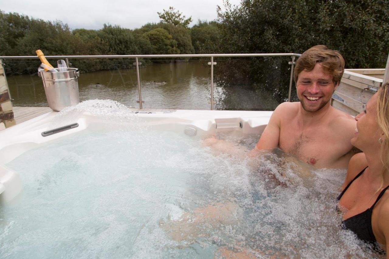 Fistral Hot Tub House For 8 On Retallack Resort نيوكويي المظهر الخارجي الصورة
